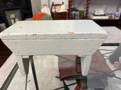 "Taburete pequeño de madera primitivo antiguo hecho en caja de pasas de California 11""x 6""" Foto 1 de 4