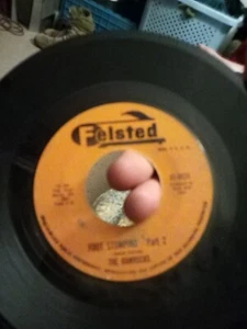 The Flares / The Ramrocks: Foot Stomping PART 1 & 2 1961 Felsted 45-8624 TESTED - Bild 1 von 2