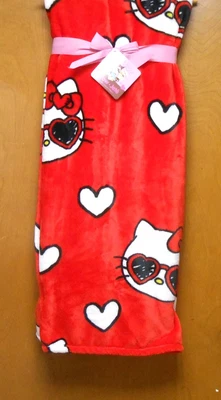 Sanrio Hello Kitty Valentine Red Plush Throw 60" x 70" corações brancos - Imagem 1 de 4