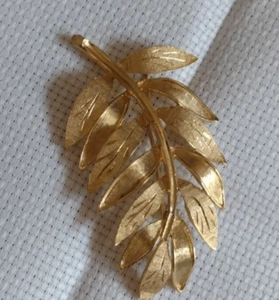 Brooch - Gold Leaf - Costume - Picture 1 of 2