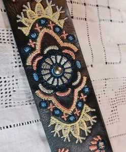 Cinturón Western Bordado Negro Imitación Cuero Colorido Hebilla Plateada Boho Vaquera  - Imagen 1 de 7
