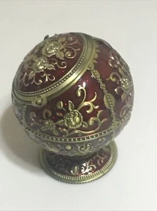 Vintage Metal Windproof Ashtray with Lid for Cigarettes (Open Box) - Picture 1 of 7