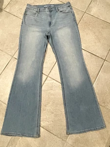 Old Navy Women Jeans Sz 10 High Rise Wow Flare Blue Light Wash Denim 30x32 - Picture 1 of 6