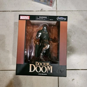 Diamond Select Toys Marvel Gallery Doctor Doom PVC Statue - Picture 1 of 2