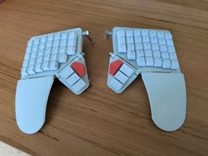 Moonlander Mk1 Ergonomic Keyboard - Picture 1 of 5