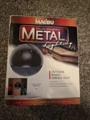 Luz de cubierta compacta redonda Intermatic Malibu LT8 con 7 vatios nuevo acabado negro liso Foto 1 de 4