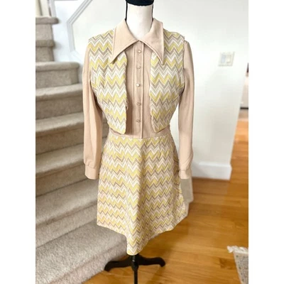 Vintage 60s 70s Beige Yellow Chevron Vest Pointed Collar Long Sleeve Shift Dress - Image 1 of 4
