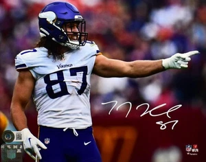 TJ Hockenson Autographed Vikings 8X10 Pointing Photo- Beckett W Hologram *White - Picture 1 of 2