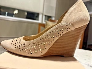 BCBG Wedge Suede Heels ~ Size 8.5 PL-ELOISAH-X Adobe Kidsuede/Softnappa - Picture 1 of 7