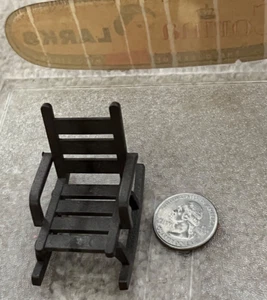 Mobili casa delle bambole vintage in miniatura sedia a dondolo marrone stile classico LQQK! - Foto 1 di 7