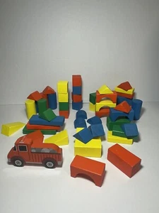 Juego de bloques de construcción de madera de juguete Melissa and Doug - 50 piezas de color - Imagen 1 de 10