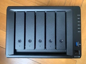 SYNOLOGY DS1019+ NAS-Server. Gebraucht. Funktionsfähig. Ohne Festplatten - Photo 1/4