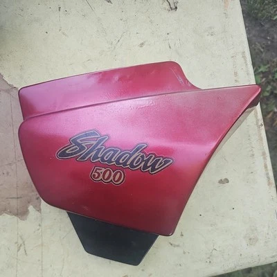 Cubierta lateral OEM (derecha) - Honda Shadow 1984 VT500C - roja Foto 1 de 4
