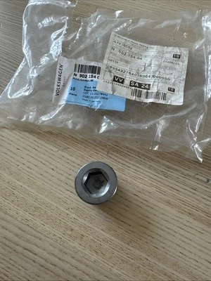 N90215404 x1pc Audi TT 8N Mk1 Gearbox Drain Plug Bolt M24x1.50 New Genuine - Image 1 of 4