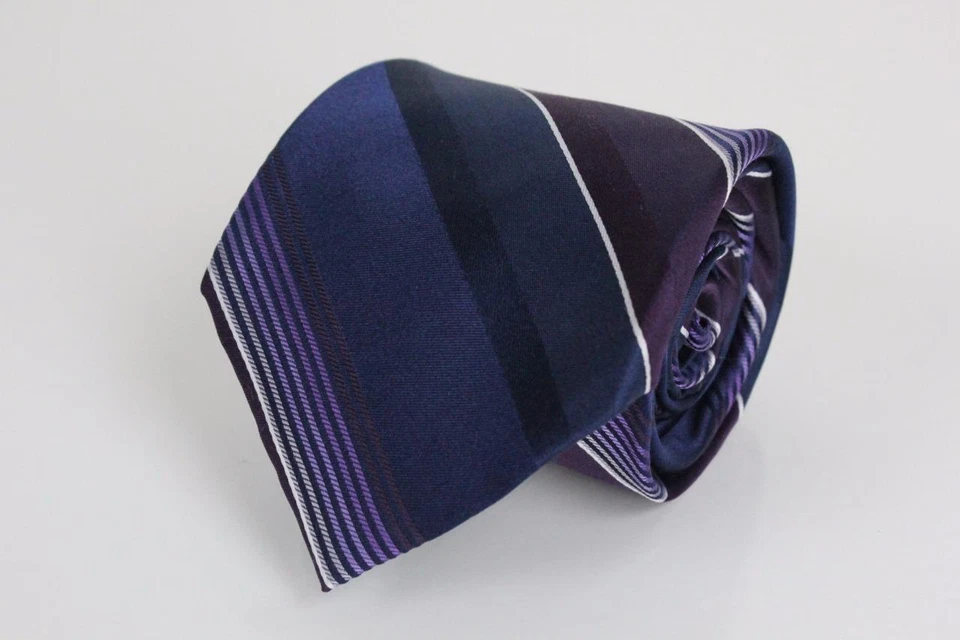 Corbata de seda MICHAEL KORS. Rayas diagonales clásicas azules y moradas. Foto 1 de 3