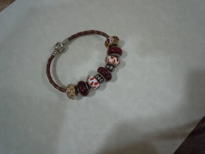 Impresionante Pulsera PANDORA Cuero Marrón con 7 Dijes Auténticos Y 2 Espaciadores Foto 1 de 4