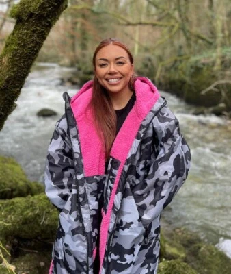 Jalapeño Premium Quality Changing Robe. Top quality Stay warm and Dry in Style - Image 1 of 4