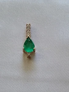Colgante de diamantes y gota lágrima esmeralda de oro amarillo Rt 14k - Imagen 1 de 9
