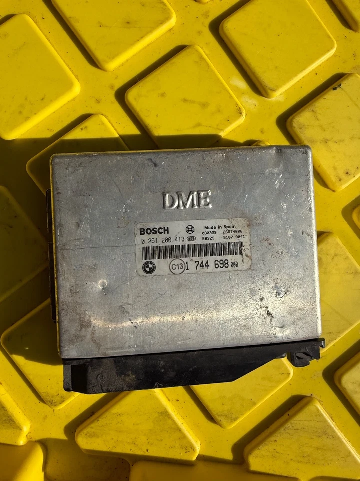 1993-1995 BMW 5 Series 525i M50 E34 E36 325i ECU ECM Computer - 1744698 - Image 1 of 1
