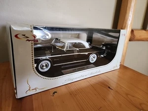 Signature Models 1955 Chrysler Imperial Diecast Model 1:18 - Picture 1 of 2