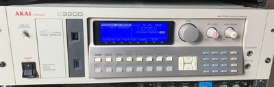 AKAI S3200 New Display, SD Card Reader, Second Filter Board, packed with samples - Bild 1 von 4