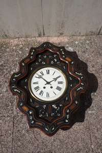 Antico orologio a pendolo con intarsi in madreperla - Foto 1 di 17