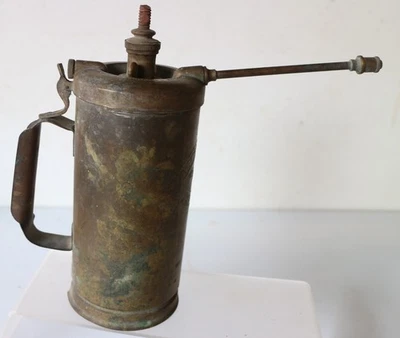 Antico spruzzatore irroratore in ottone PIETRO FERRARI PADOVA - Immagine 1 di 4