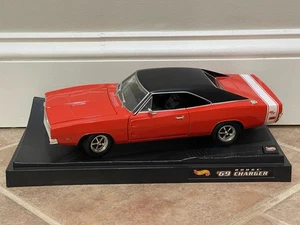 Dodge Charger R/T 1969 rojo Muscle Mopar Hot Wheels 1/18 leer - Imagen 1 de 16