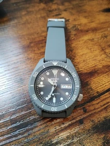 Seiko 5 Sports 39mm Automatic Watch | SRPG81K1 Resin Case Silicone Strap | Mint - Picture 1 of 9