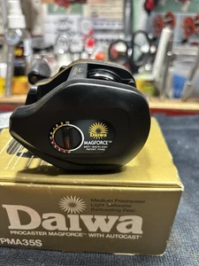 Neu im Karton, Vintage Daiwa PMA35S Procaster Magforce mit Autocast Bait-Caster. NOS - Bild 1 von 8