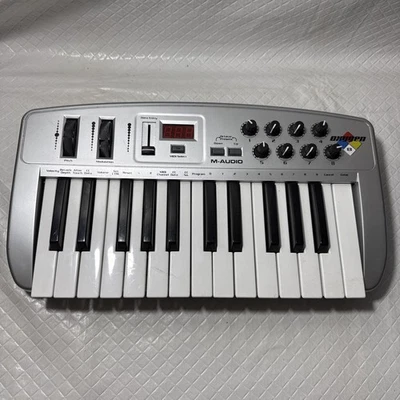 Midiman Oxygen 8 MIDI 25-Key M-Audio Mobile Two Octave Keyboard USB Controller - Image 1 of 4