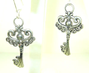New  Fancy Skeleton KEY with Flourishes Silver-tone Dangle Earrings  1-7/8" Long - Foto 1 di 3