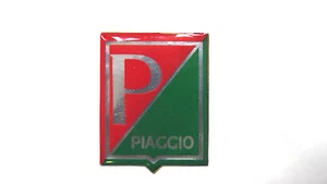Piaggio Vespa Emblem aus Metall zum Kleben 48x39mm Silber/Grün/Rot - Picture 1 of 1