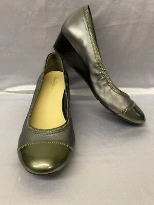 Zapatos de salón Cole Haan Milly para mujer talla 91/2B de cuero plateado/verde con puntera de cuña Foto 1 de 4