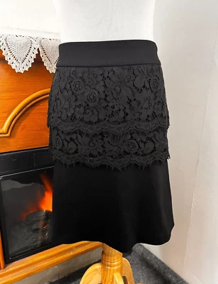 Minifalda Cabi Soiree Línea A Negra Encaje En Capas Ponte Tejido Cremallera Lateral ~ Talla 0 Foto 1 de 4