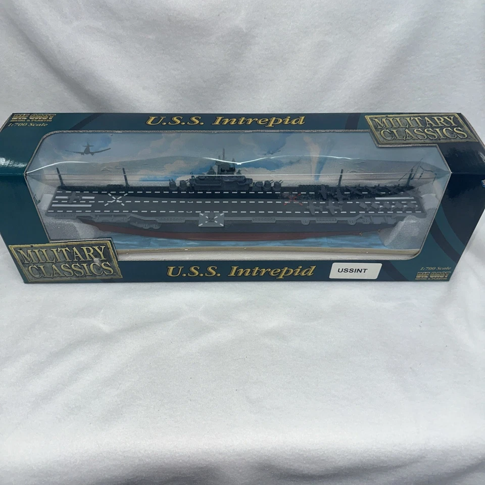Military Classics USS Intrepid (CV-11) WWII Essex-Class Carrier 1:700 Scale  - Image 1 of 4