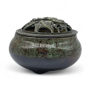 Ceramic Vase with Floral Metal Lid – Elegant Table Decor & Unique Gift Idea - Picture 1 of 4