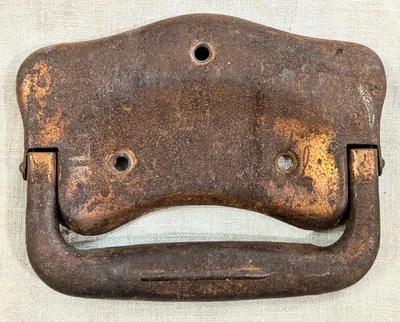 Manija de maletero de metal grande vintage, estado de salvamento Foto 1 de 4