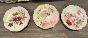 3 Platos De Porcelana Floral Vintage 4" Violetas Rosas y Flores Rosas - Imagen 1 de 5