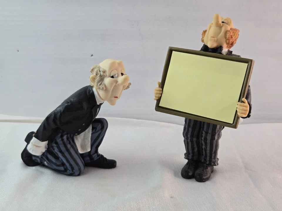 James The Clueless Butler Waiter Lote de 2 Menú Soporte para Sal y Pimienta Foto 1 de 4