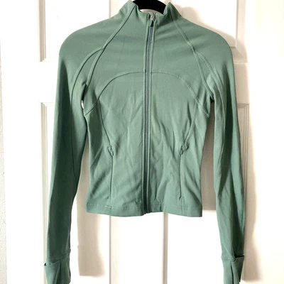 Chaqueta Lululemon Nulu Recortada Define Tidewater Teal Talla 2 - W3FRUS Foto 1 de 4