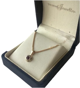 Vintage Italian Unoaerre Solid 9ct Gold Ruby Pendant On Curb Chain Necklace 3.6g - Picture 1 of 10