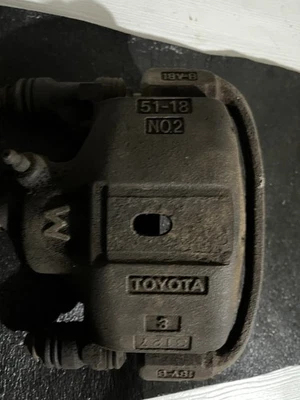 Pinza pasajero delantero derecho Toyota Corolla GTS AE92 1988-1991 Foto 1 de 4