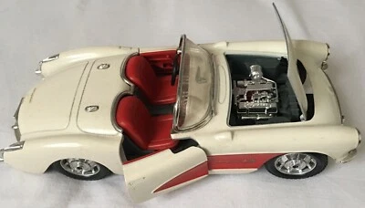 Chevrolet Corvette 1957 Burago 1/24 - Immagine 1 di 3