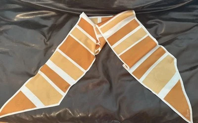 Preciosa bufanda vintage de faja con extremos en ángulo a rayas Vera ~ 67,5” x 8,5~ colores de los años 70 Foto 1 de 3