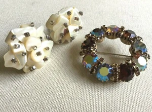 Vintage Costume Jewelry Aurora Borealis Circle Pin Pr. Mother of Pearl Earrings - Picture 1 of 10