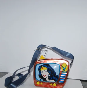 Mini bolso de TV Wonder Woman Vandor #75069 - Imagen 1 de 7