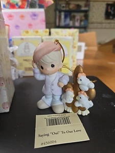 Enesco Precious Moments #456004 1998 diciendo "Oui" a nuestro adorno de amor - Imagen 1 de 7