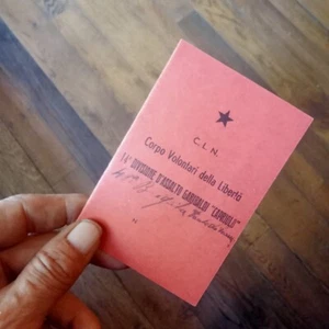 TESSERA CON FOTO CLN I  DIVISIONE D' ASSALTO CAPRIOLO GARIBALDI CON FOTO  - Foto 1 di 2