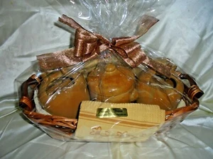 HOUSE WARMING GIFT WITH 3 PIECE KITCHEN SET - Picture 1 of 5
